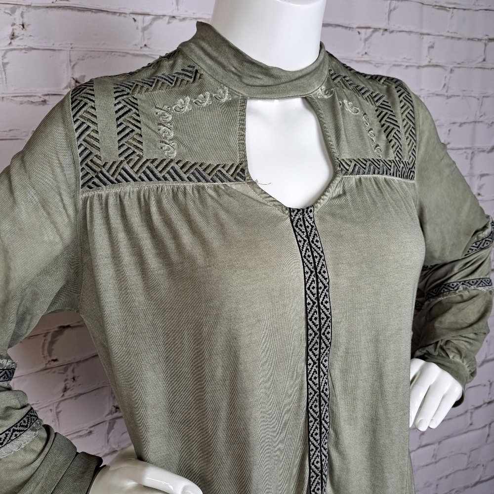𝅺POL‎ Boho Embroidered Top - Picture 2 of 9